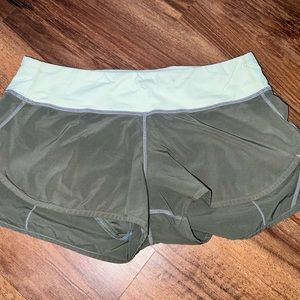 Lululemon Hotty Hot 2.5” Shorts